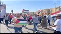 توافد المواطنين أمام المنصة استعدادًا لدعم الشعب الفلسطيني  (17)
