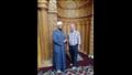 إمام المسجد يستقبل الوزير