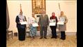 محافظ القاهرة يستقبل 4 حاصلات على لقب سفراء الأكاد