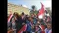أطفال يرفعون أعلام مصر 