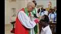 رئيس أساقفة الكنيسة الأسقفية يصلي خدمة تثبيت أعضاء جُدد