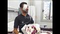 مصاب فلسطيني يتلقى العلاج بمستشفى في بورسعيد
