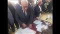 محافظ بورسعيد يدلي بصوته (4)