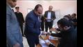 نائبا محافظ الإسكندرية يدليان بصوتهما في الانتخابات الرئاسية-صور (3)