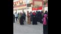 توافد المواطنين على لجان الانتخابات قبل فتحها بأكثر من ساعة