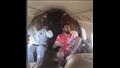 جيبسون ومحمد كريم يغنيان لرضا البحراوي في الطائرة (5)