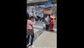 بابا نويل وأشجار الكريسماس في استقبال الركاب بالمطارات (4)