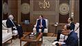 رئيس الوزراء يلتقي سفير العراق (4)