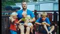  توفي أب لأربعة أطفال يدعى "كيفن لويس" فجأة بعد معاناته من آلام الظهر 