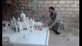 شاب يُبدع في تصميم مجسمات الطائرات والمساجد بسوهاج