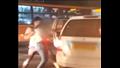 فيديو صادم لـ رجل يضرب امرأة ويضعها في سيارة.. هذا ما حدث
