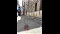 آثار الدماء أمام باب المسجد (3)