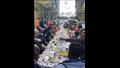  أهالي فيصل يجتمعون على مائدة إفطار كبيرة بشوارع المنطقة