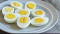 يحتوي البيض النيء على بكتيريا السلمونيلا، والتي يمكن أن تسبب التسمم الغذائي