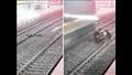 رجل يحاول الانتحار دهسا تحت عجلات القطار