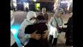 دموع الفرحة بين الحجاج في بورسعيد قبل توجههم إلى السعودية (6)
