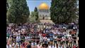 الفلسطينيين يؤدون صلاة الجمعة في المسجد الأقصى