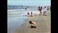 طلاب الثانوية يستمتعون بالإجازة على شواطئ بورسعيد (5)