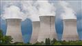 أبراج تبريد دخان في محطة للطاقة النووية في رون الفرنسية