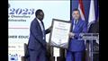 رئيس جامعة عين شمس يحصد جائزة سفير التعليم العالي 
