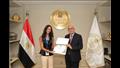 وزير التعليم يكرم الطلاب الأوائل بمدارس النيل المصرية الدولية (1)