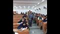 نائب رئيس جامعة بنها يتفقد الامتحانات