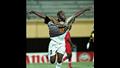 بيني مكارثي يحتفل بهدفه في مرمى ناميبيا في كأس الأمم الأفريقية 1998