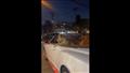 فيديو مرعب - رجل يستقل سيارة مكشوفة برفقة أسد.. هذا ما حدث