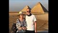 الممثل الأمريكي توم هانكس وزوجته يزوران الأهرامات  