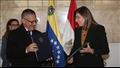 وزيرة الثقافة ونظيرها الفنزويلي يوقعان بروتوكول تعاون