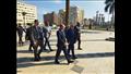 وزير العدل يلتقط صورا تذكارية ويتجول في شوارع بورسعيد (7)