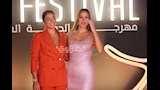 أمينة خليل تستقبل أسماء جلال بالأحضان وتهنئها على فيلمها