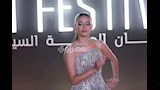 لينا صوفيا ترتدي فستان من المعدن