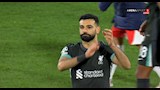 محمد صلاح يحيي الجماهير بعد مباراة جيرونا                                                                                                                                                               