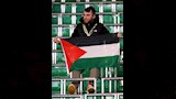 أحد جمماهير سيلتك بعلم فلسطيني (1)