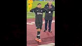 محمد صلاح يهدي قميصه لنجم الزمالك الأسبق (4)