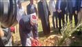 رئيس جامعة الازهر يغرس نخلة بحديقة 30 يونيو