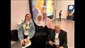 السيدة فتحية محمود الفائزة المصرية بجائزة صنّاع الأمل برفقة زوجها 
