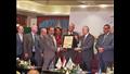 محافظ جنوب سيناء فاز بجائزة افاسو الذهبية 