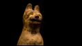 مومياء قطة مصرية قديمة في تابوت خشبي مطلي بتميمة عين حورس