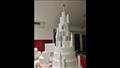 عروس تفاجئ المعازيم بكعكة زفاف خيالية بـ500 ألف جنيه