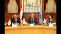 رئيس جهاز تنمية المشروعات ومحافظ القاهرة خلال توقيع العقود