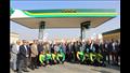 وزير البترول ومحافظ الجيزة خلال افتتاح محطتي تموين السيارات المتكاملتين