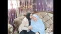 أم هاشم مع ابنتها الدكتورة أماني