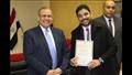 مصطفى أغا يتلقى تكريماً من السفير المصري بموسكو إيهاب نصر عام 2020