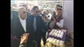 محافظ بورسعيد يشيد بانخفاض الأسعار بمعرض أهلا رمضان (6)