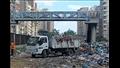 رفع أكوام القمامة من مسار مترو الإسكندرية (6)