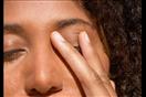 يسبب انخفاص مستويات الكوليسترول بقع صفراء حول العين