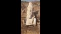 التمثال المكتشف في منطقة الأشمونين بالمنيا