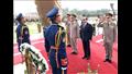 الرئيس السيسي يضع إكليلا من الزهور على النصب التذكاري
